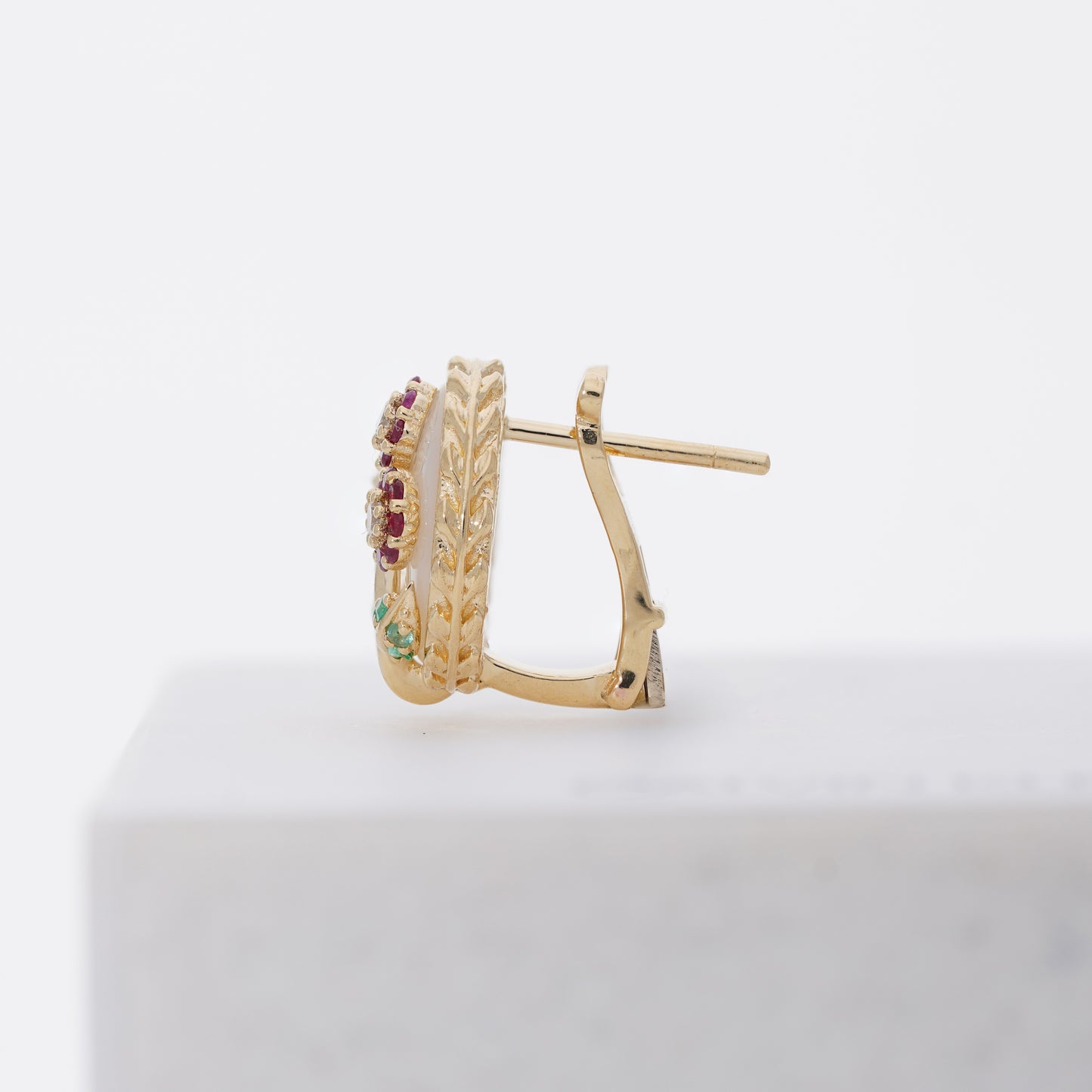 Ranimor Blossom Earring in 18K yellow gold, side view