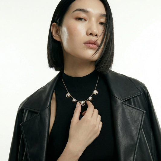 ZORÁE Unbound 08 18K yellow gold necklace worn on model