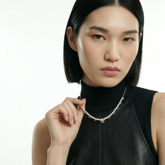 ZORÁE Unbound 10 18K yellow gold necklace worn on model