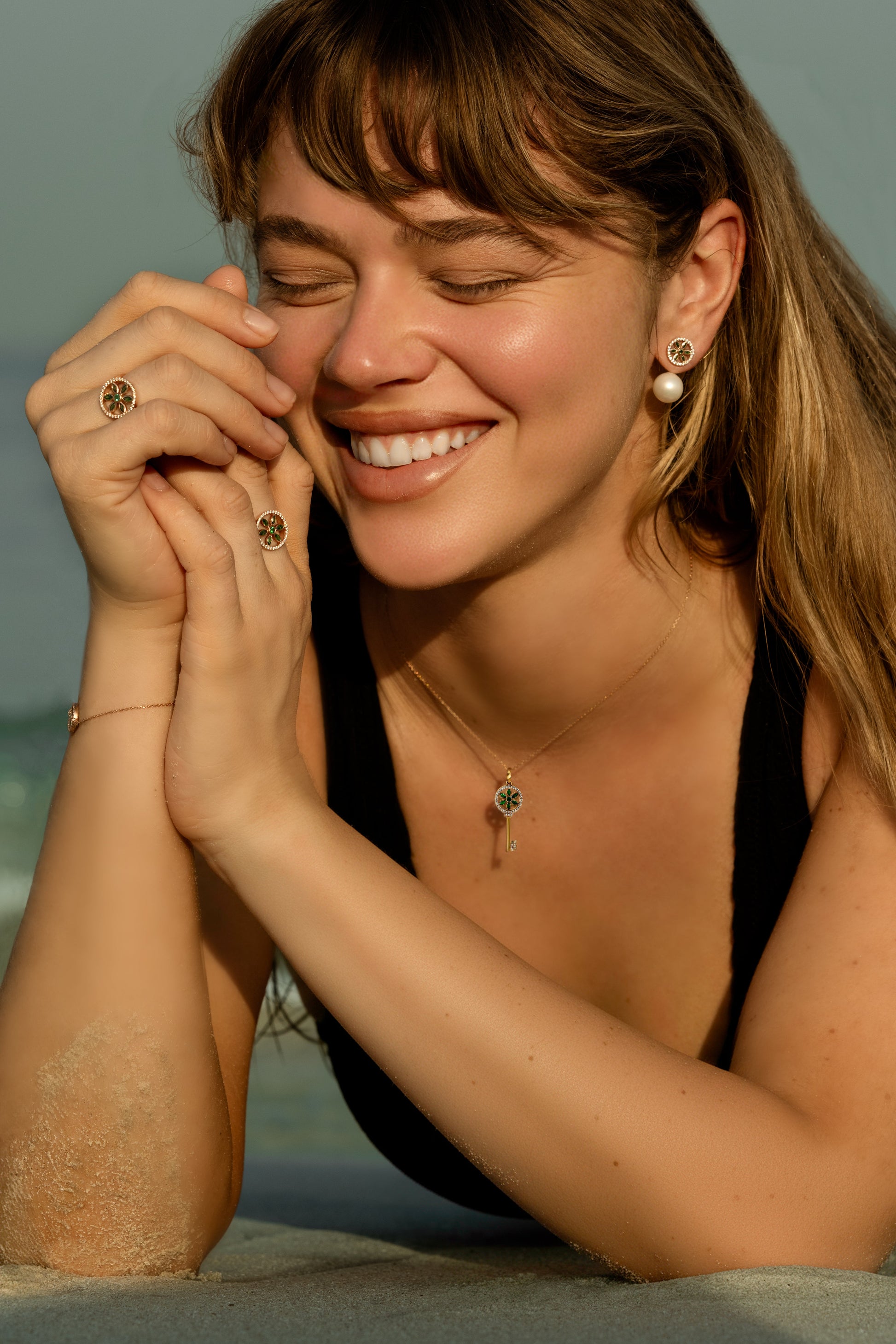 Model wearing the 7LEAVES Unlock rose gold emerald and diamond ring