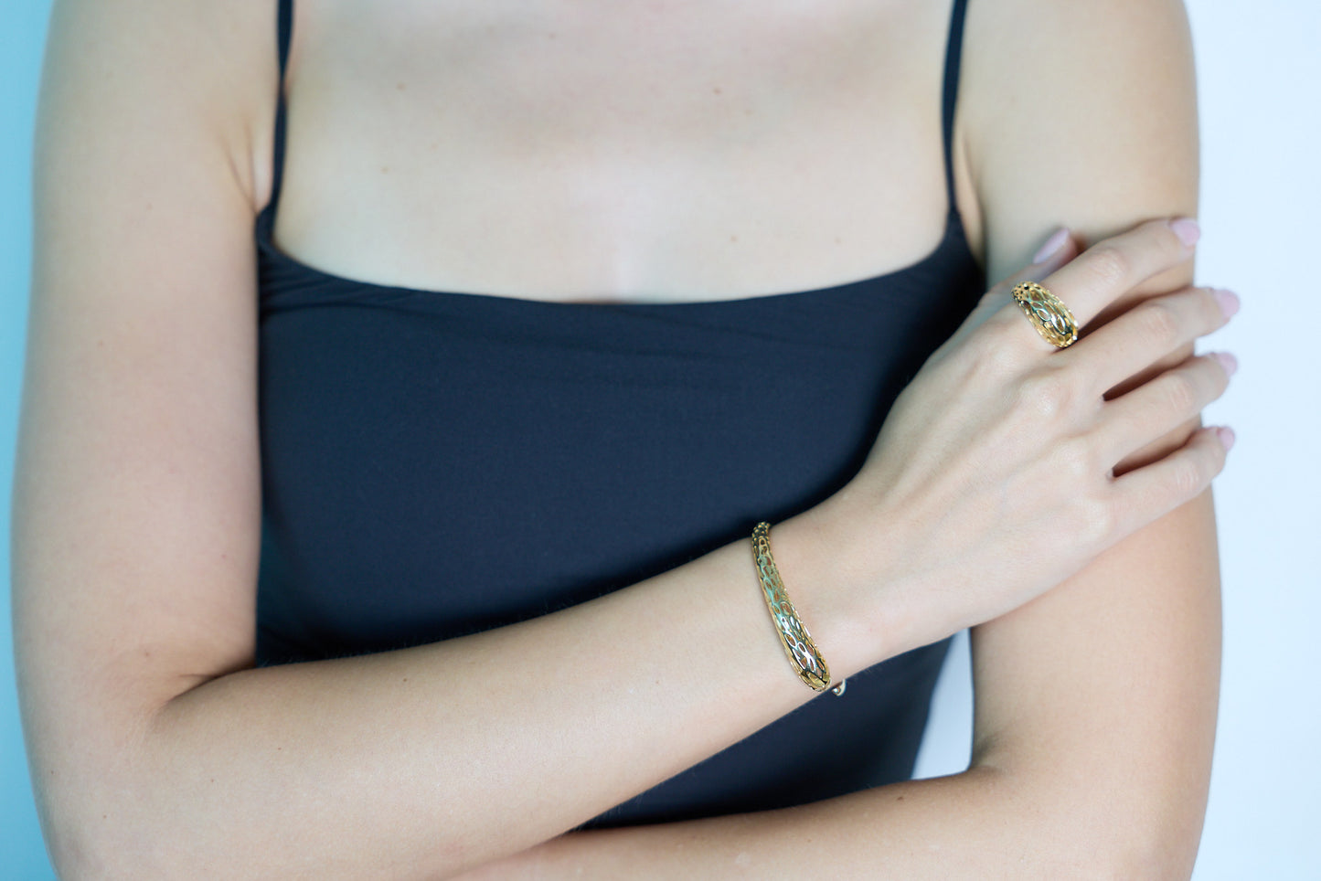 ALLAMI Featured Bracelet by EZIL in yellow gold, worn view