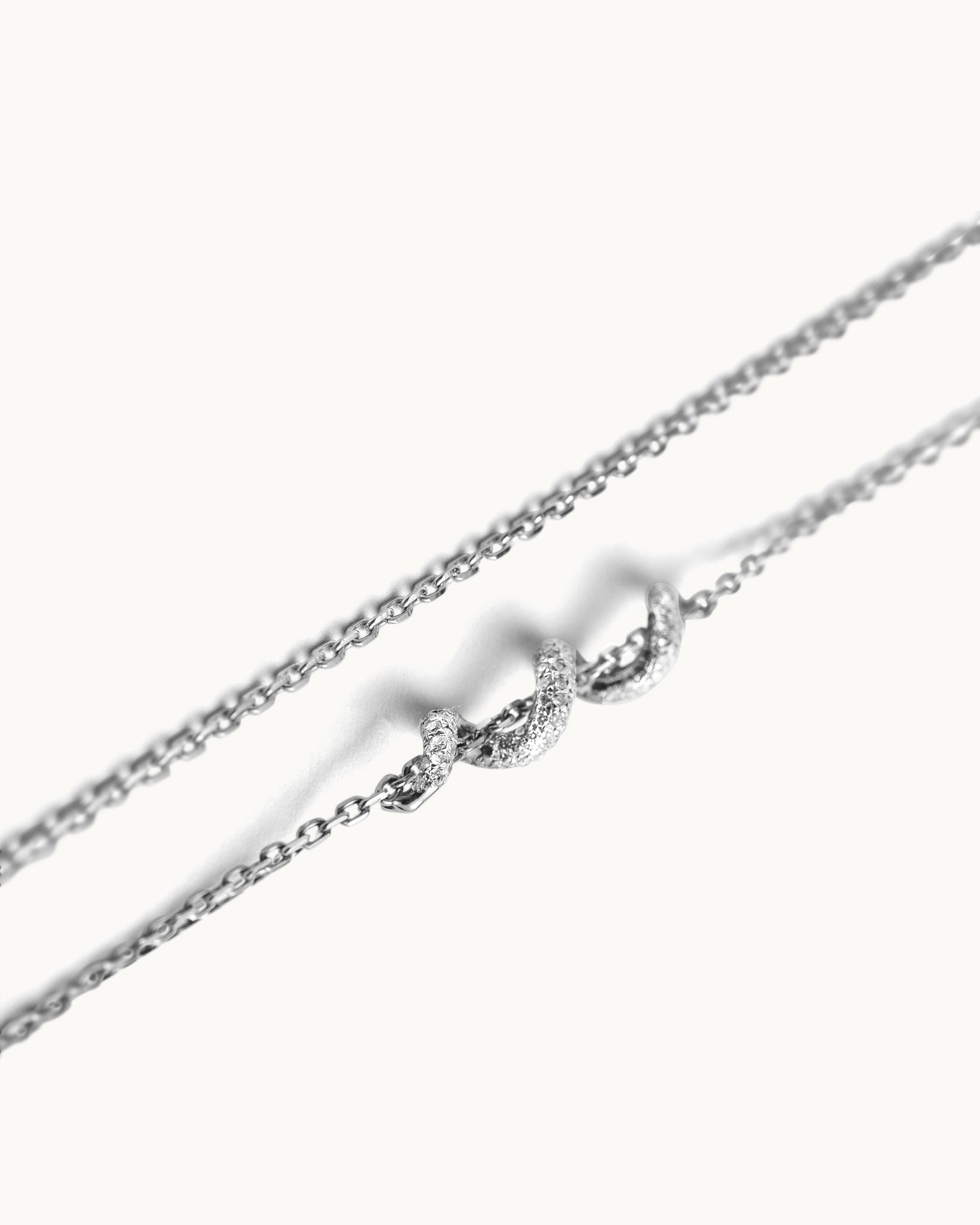 ALLAMI Spiral Necklace by SAORA in white gold, chain detail