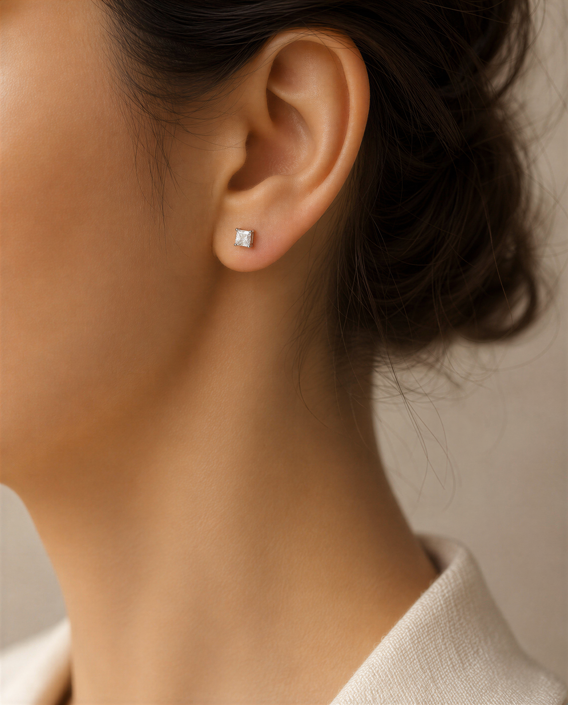 Caleums Polaris 18K White Gold Single Stud Earring