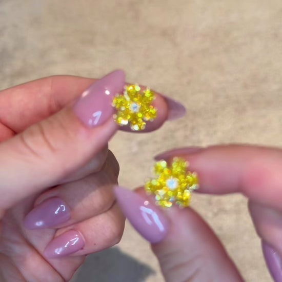 Verbesa Atelier yellow pear diamond flower earrings and ring second video