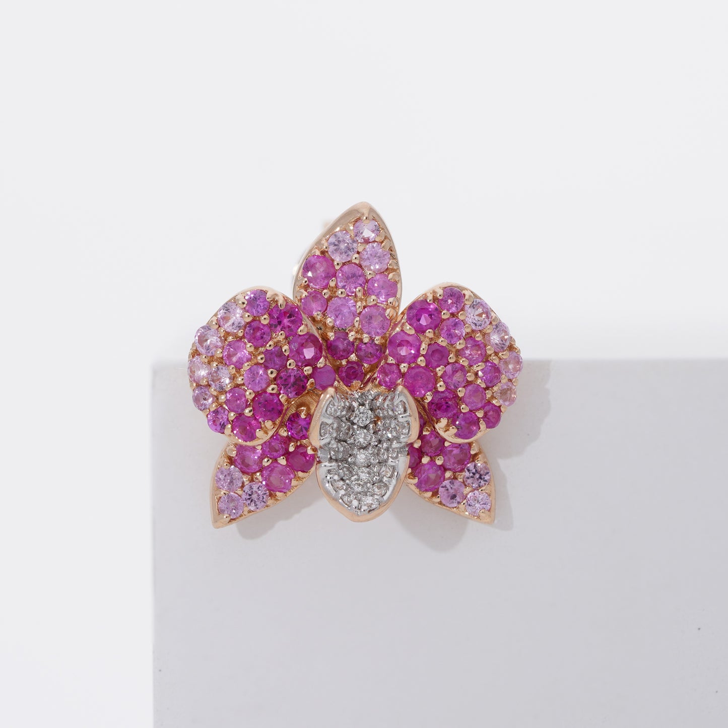 Ranimor Sapphire Orchid Earring in 18K rose gold, front detail