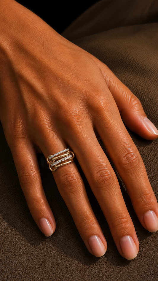 Rulla Eternity Link Ring lifestyle view