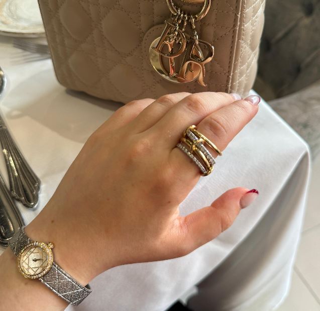 Rulla Eternity Link Ring lifestyle view