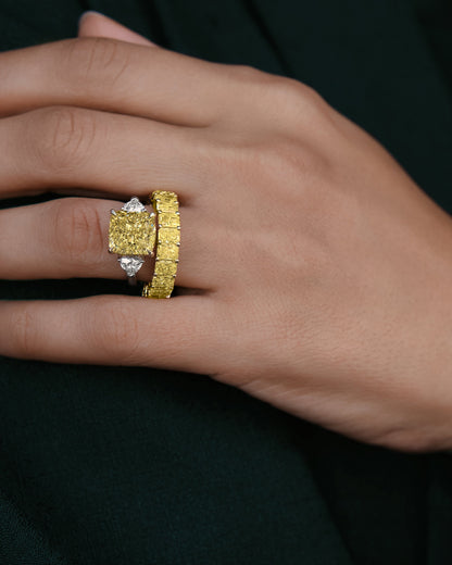 Verbesa Atelier Fancy Yellow lab-grown diamond rings worn on the hand