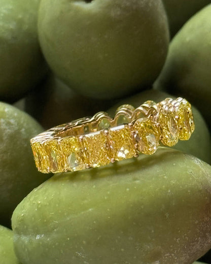 Verbesa Atelier fancy yellow lab-grown diamond eternity ring styled with green olives