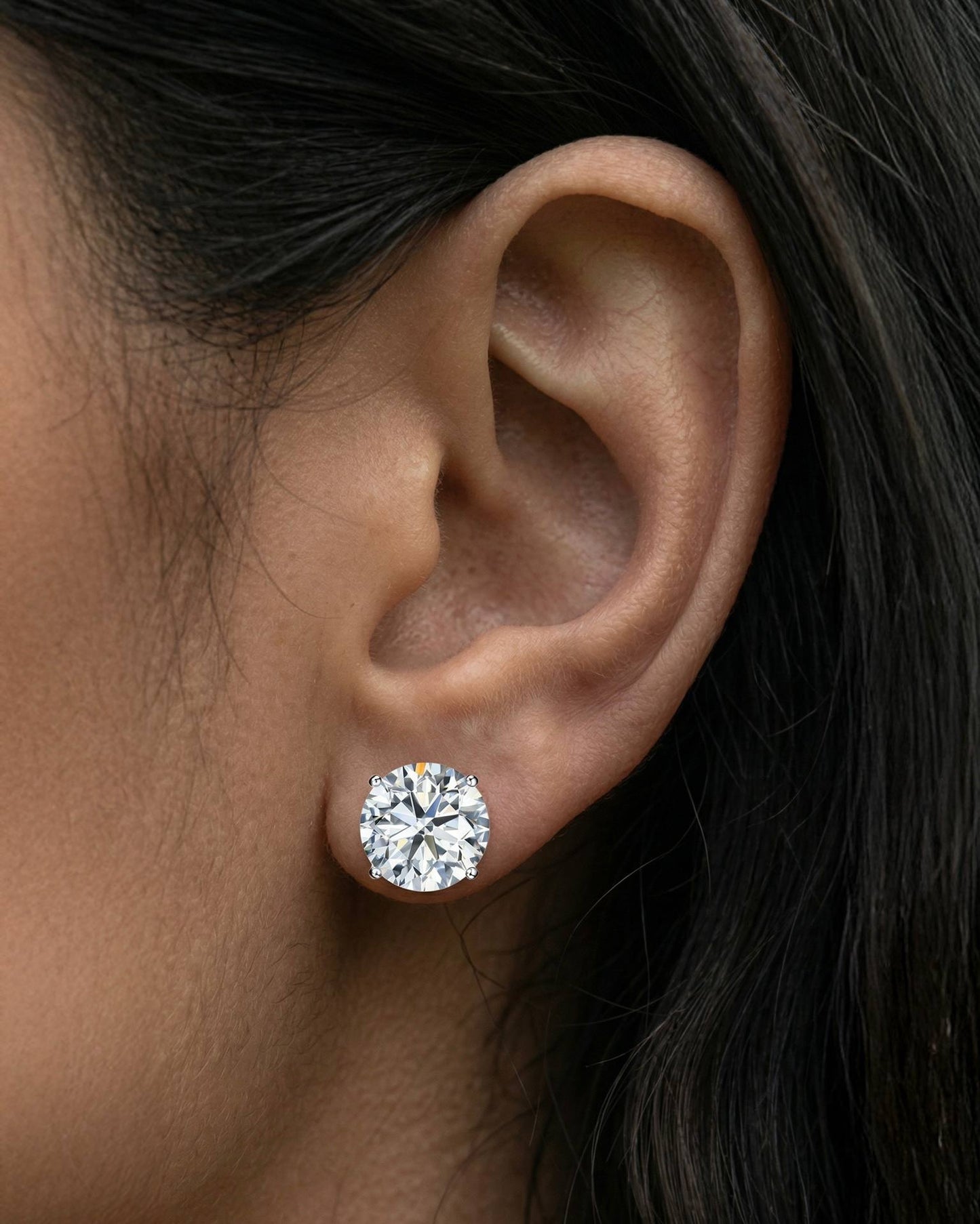 Verbesa Atelier round-cut lab-grown diamond stud earring worn close up