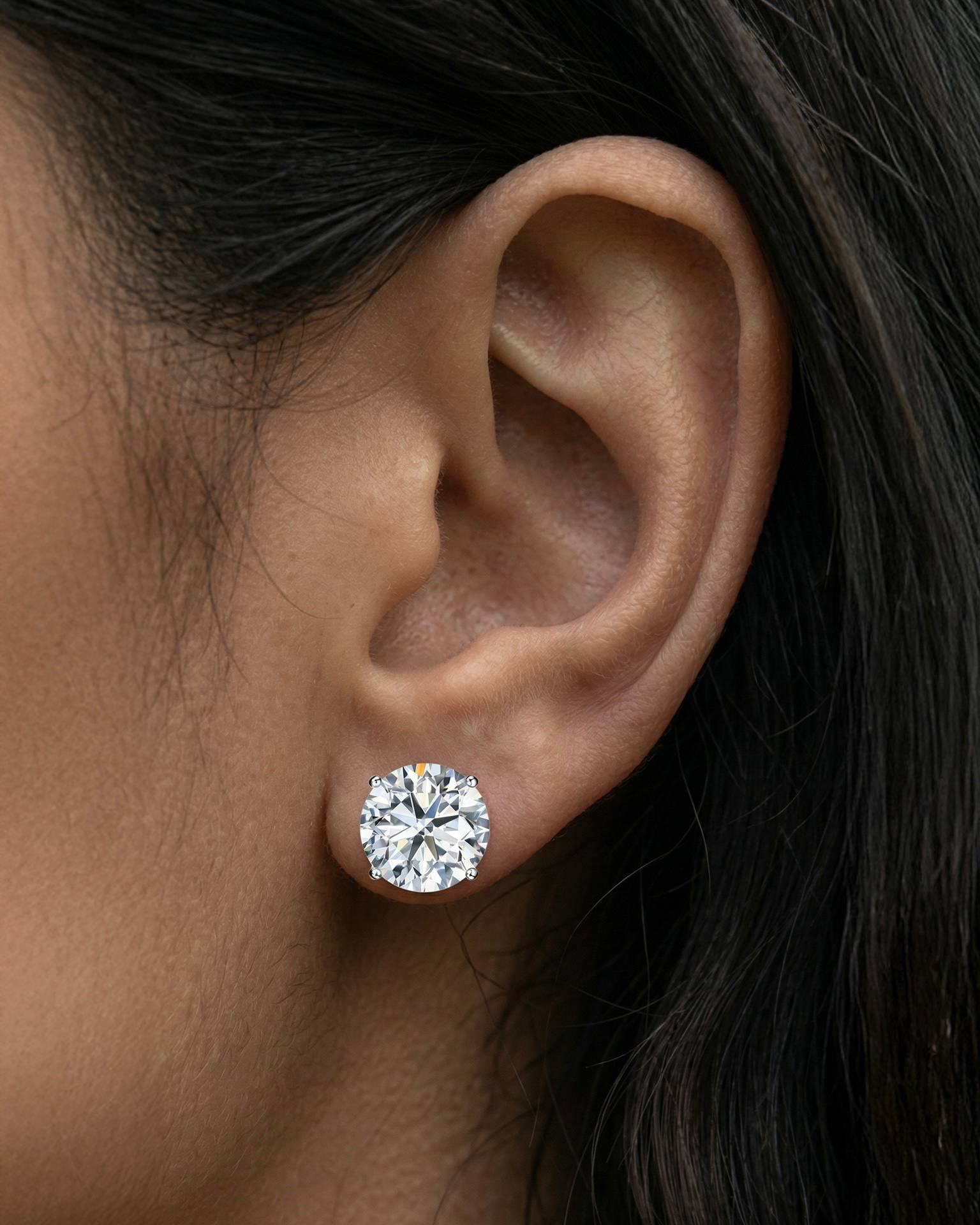 Verbesa Atelier round-cut lab-grown diamond stud earring worn close up