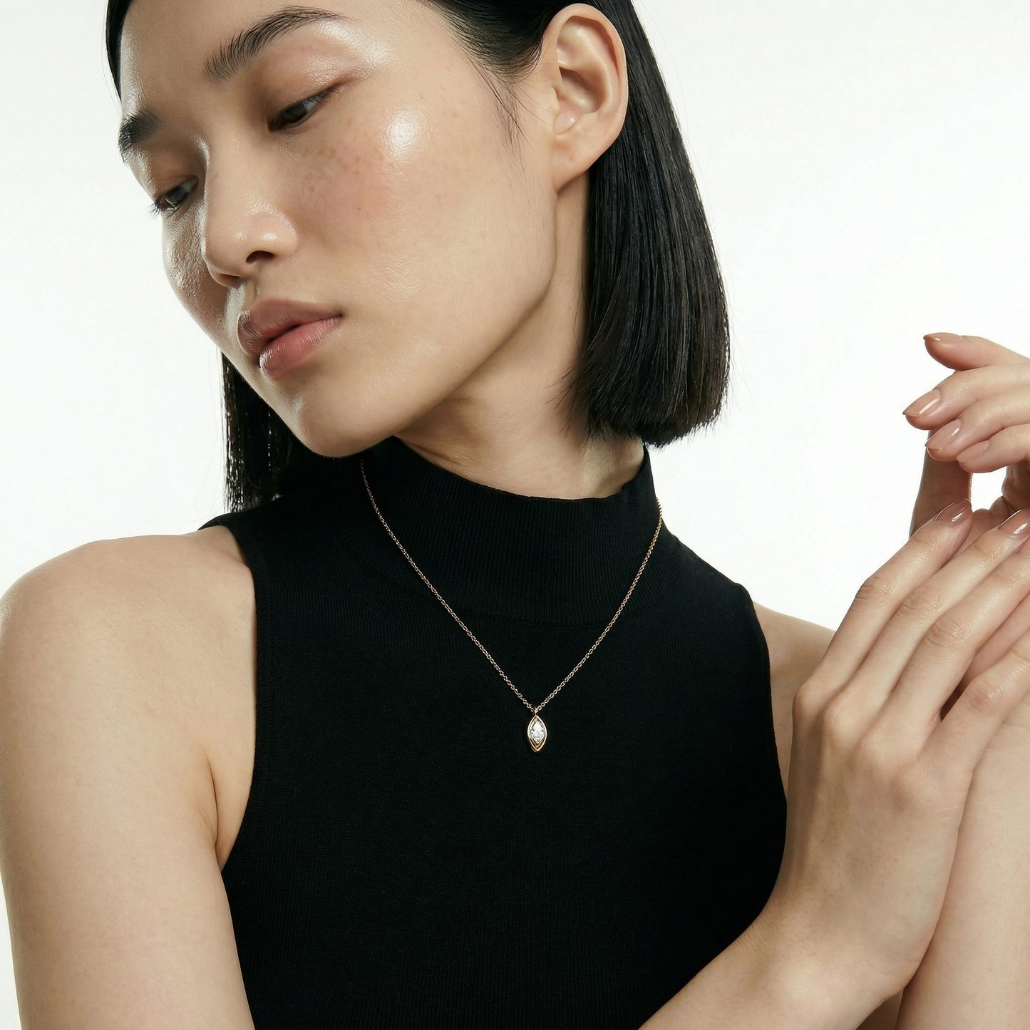 ZORÁE Core Axis 18K yellow gold necklace worn on model