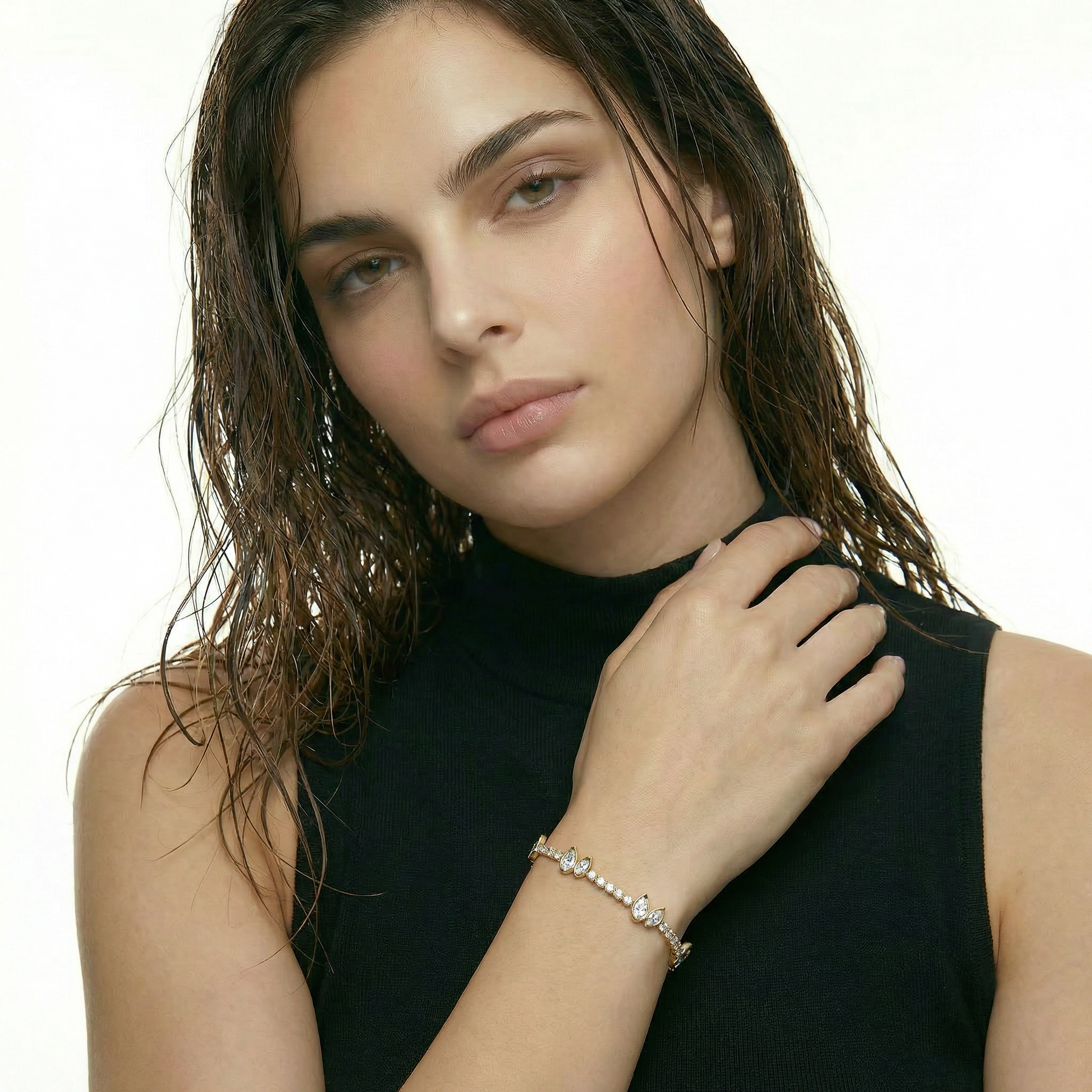 ZORÁE Core Continuum 18K yellow gold bracelet worn on model