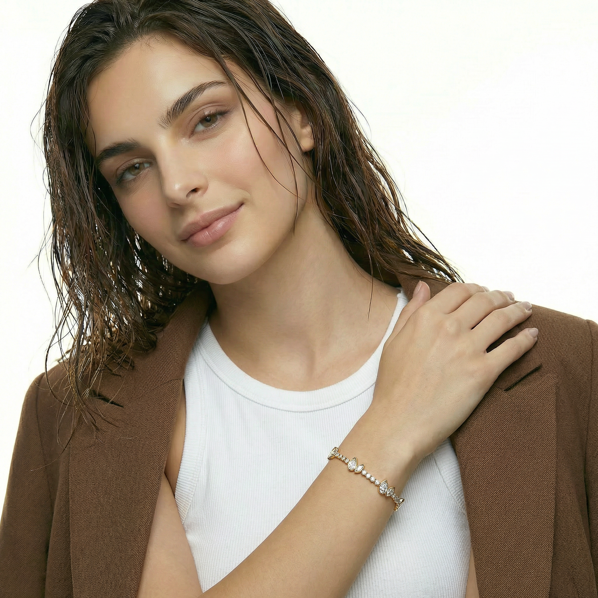 ZORÁE Core Continuum 18K yellow gold bracelet worn on model