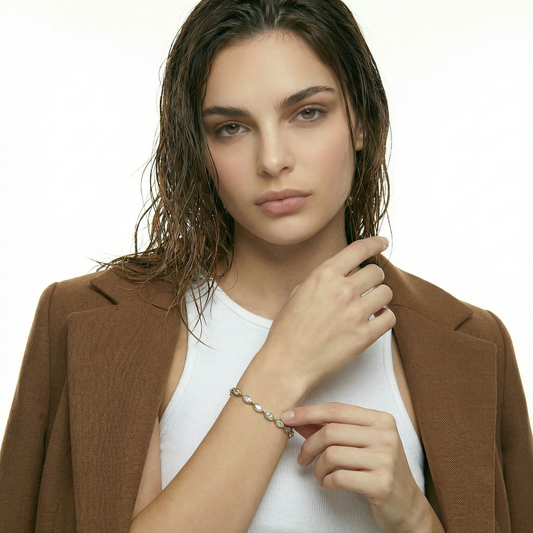 ZORÁE Core Line 18K yellow gold bracelet worn on model