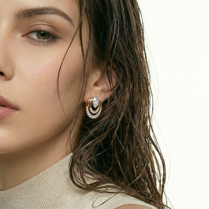 ZORÁE Unbound 04 18K yellow gold rings worn on model