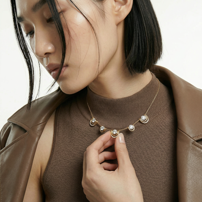 ZORÁE Unbound 08 18K yellow gold necklace worn on model