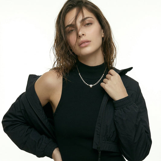 ZORÁE Unbound 09 18K yellow gold necklace worn on model