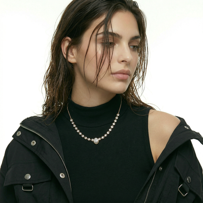 ZORÁE Unbound 09 18K yellow gold necklace worn on model