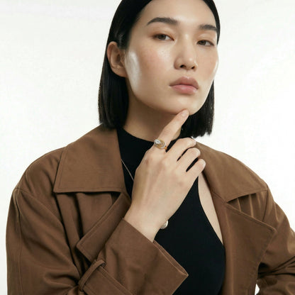 ZORÁE Unbound 13 18K yellow gold rings worn on model