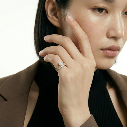 ZORÁE Unbound 14 18K yellow gold rings worn on model