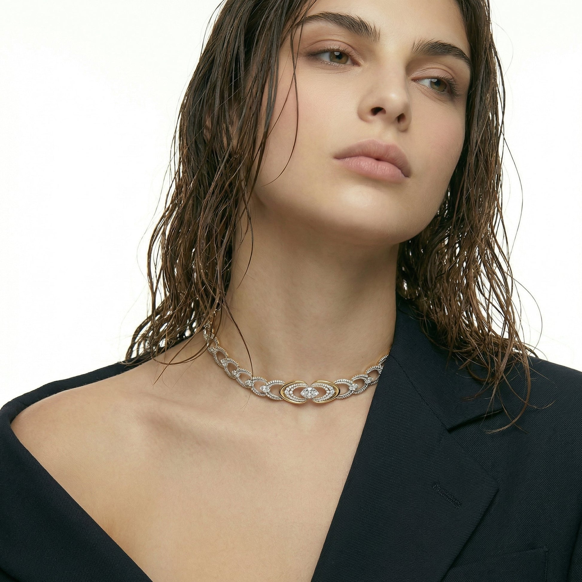 ZORÁE Unbound Current 18K yellow gold necklace worn on model