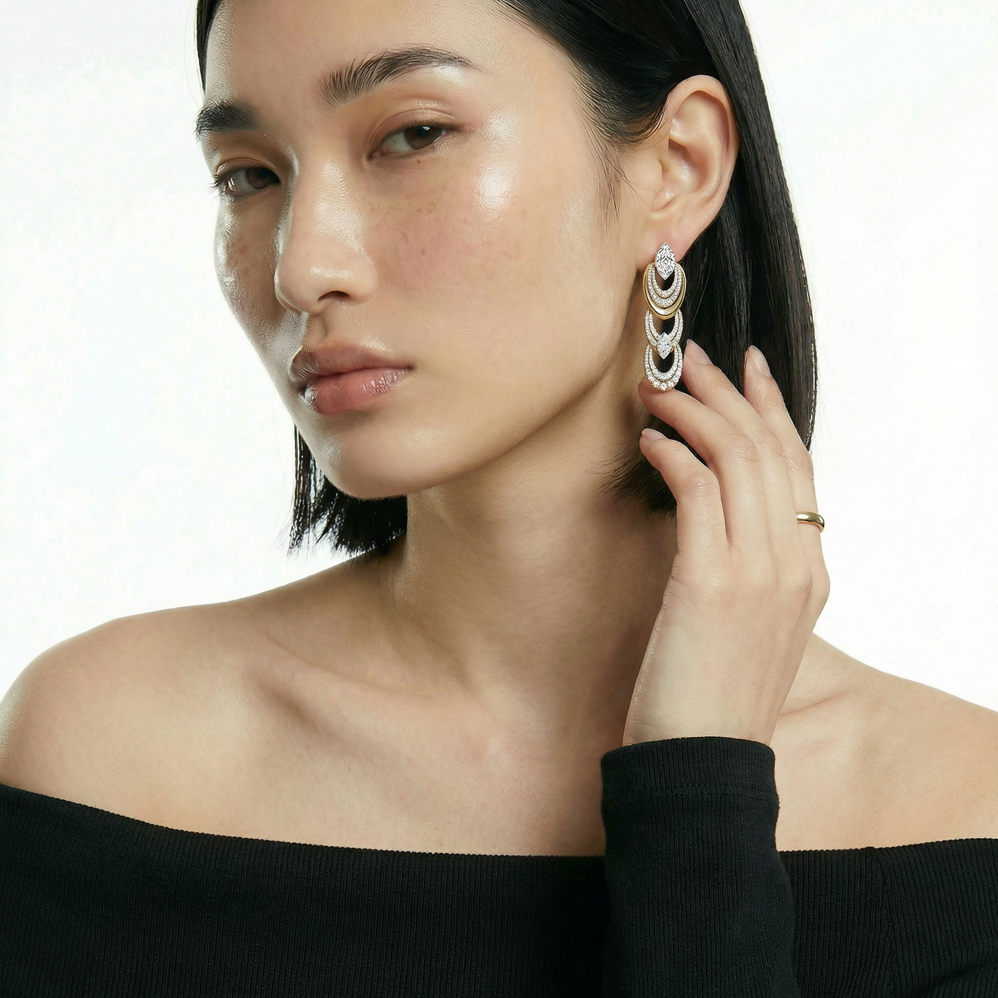 ZORÁE Unbound Eclipse 18K yellow gold earrings worn on model
