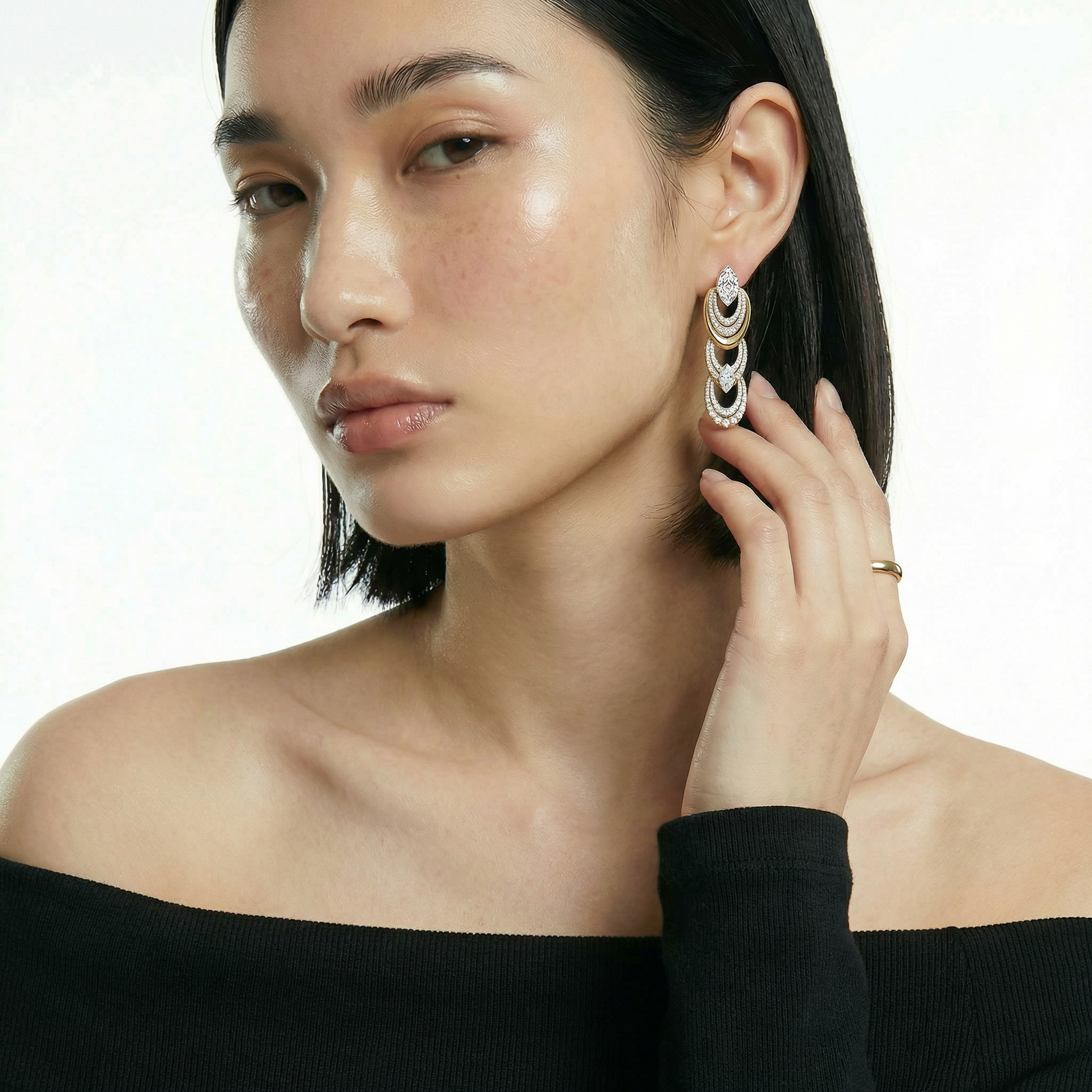 ZORÁE Unbound Eclipse 18K yellow gold earrings worn on model